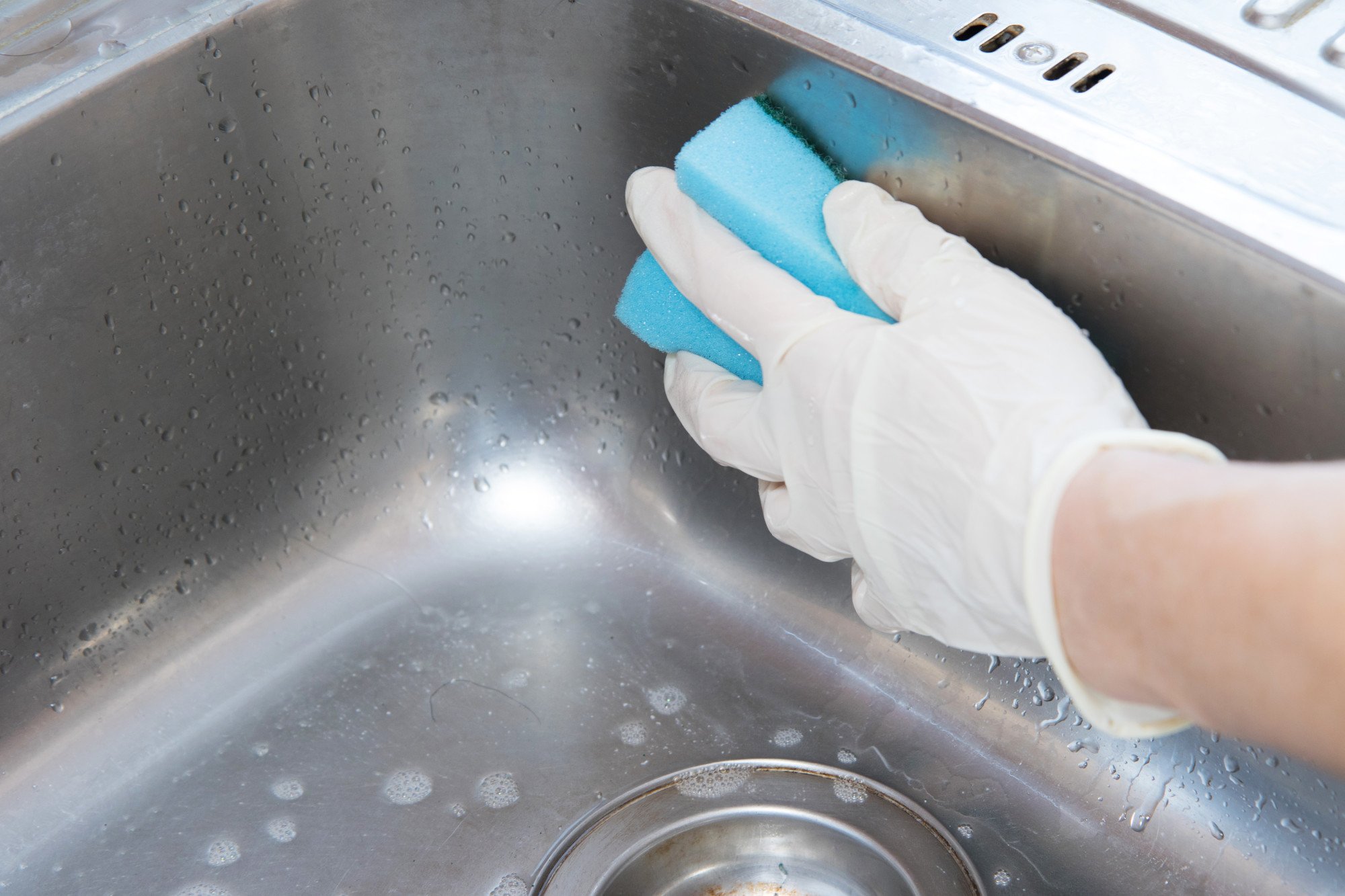 clean kitchen sink
